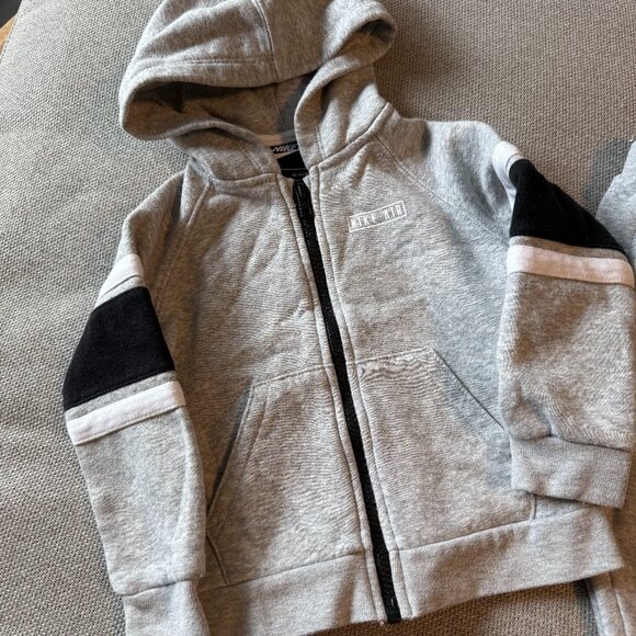 nike toddler 2pc set 24M - Picture 2 of 5